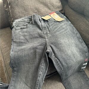 NEW WOMEN LEVIS 311